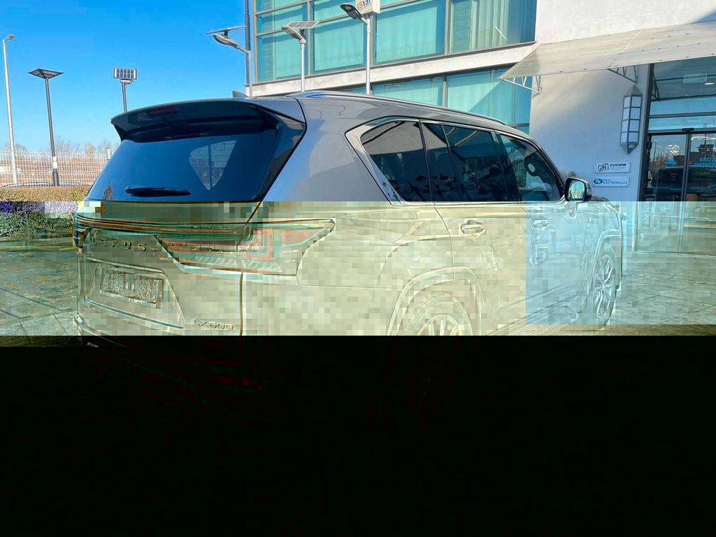 Lexus LX600