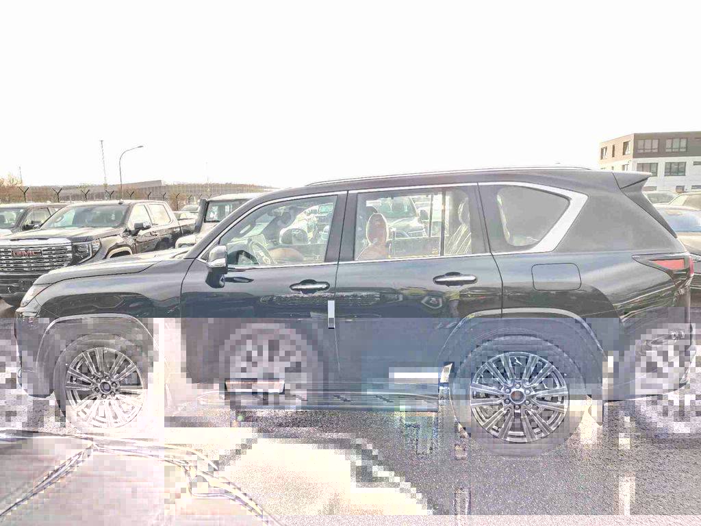 Lexus LX600