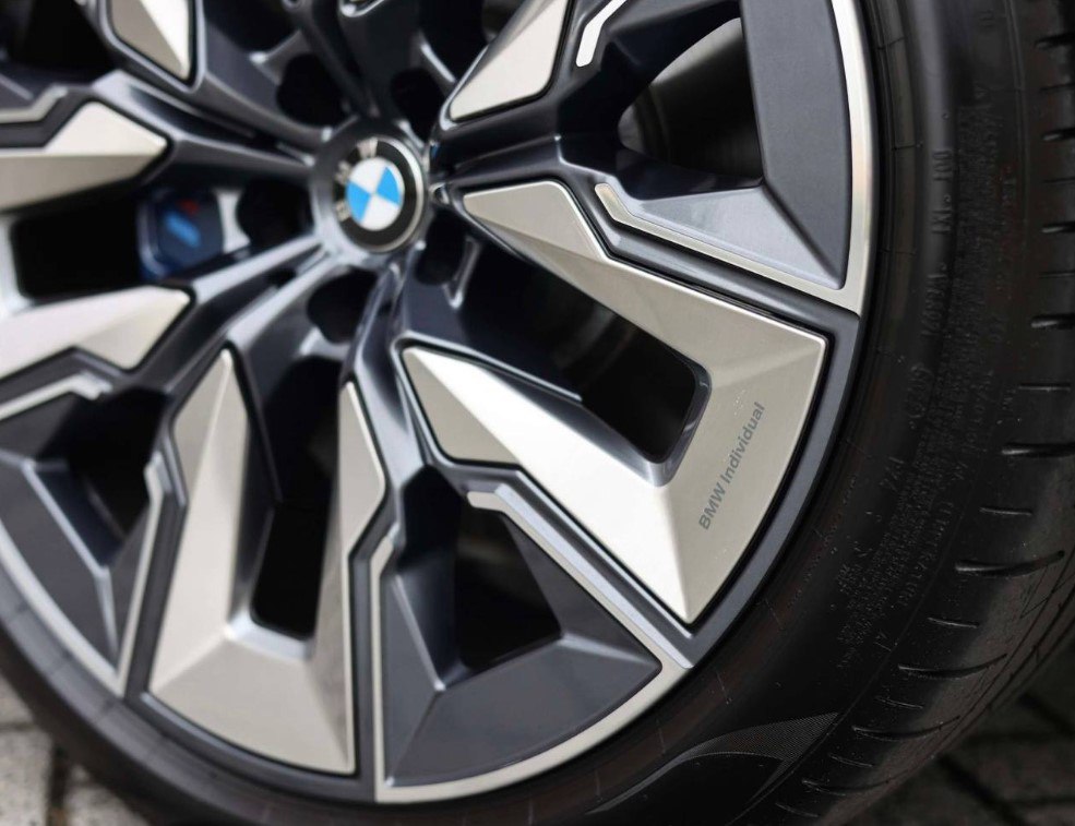 BMW 750
