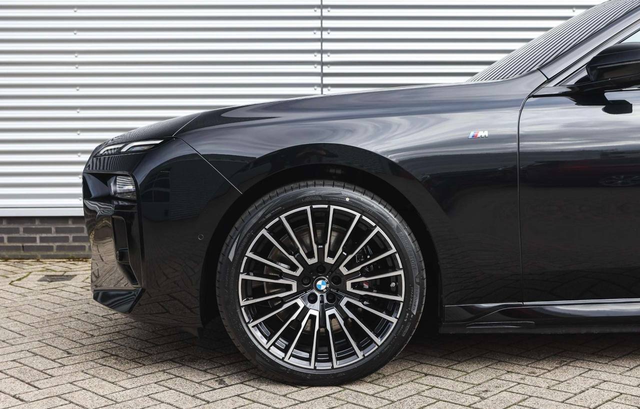 BMW I7